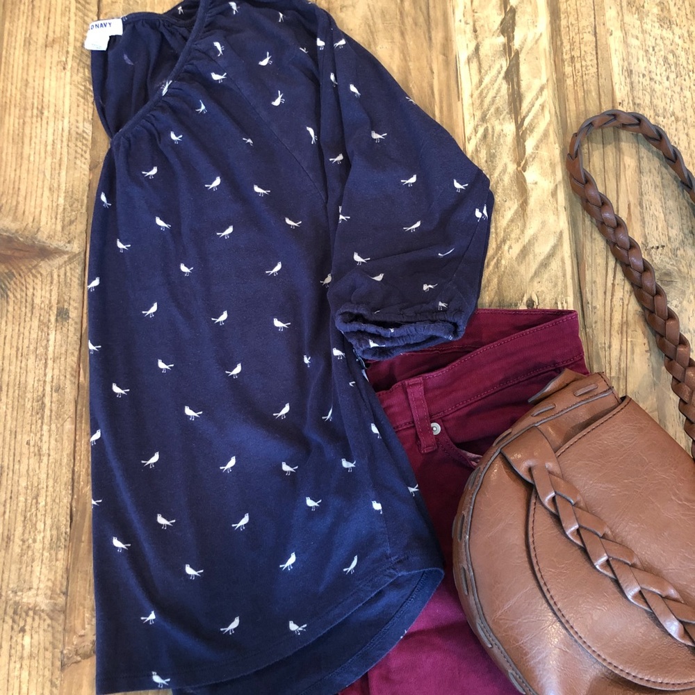 Old Navy bird patterned navy blue 3/4 sleeve top